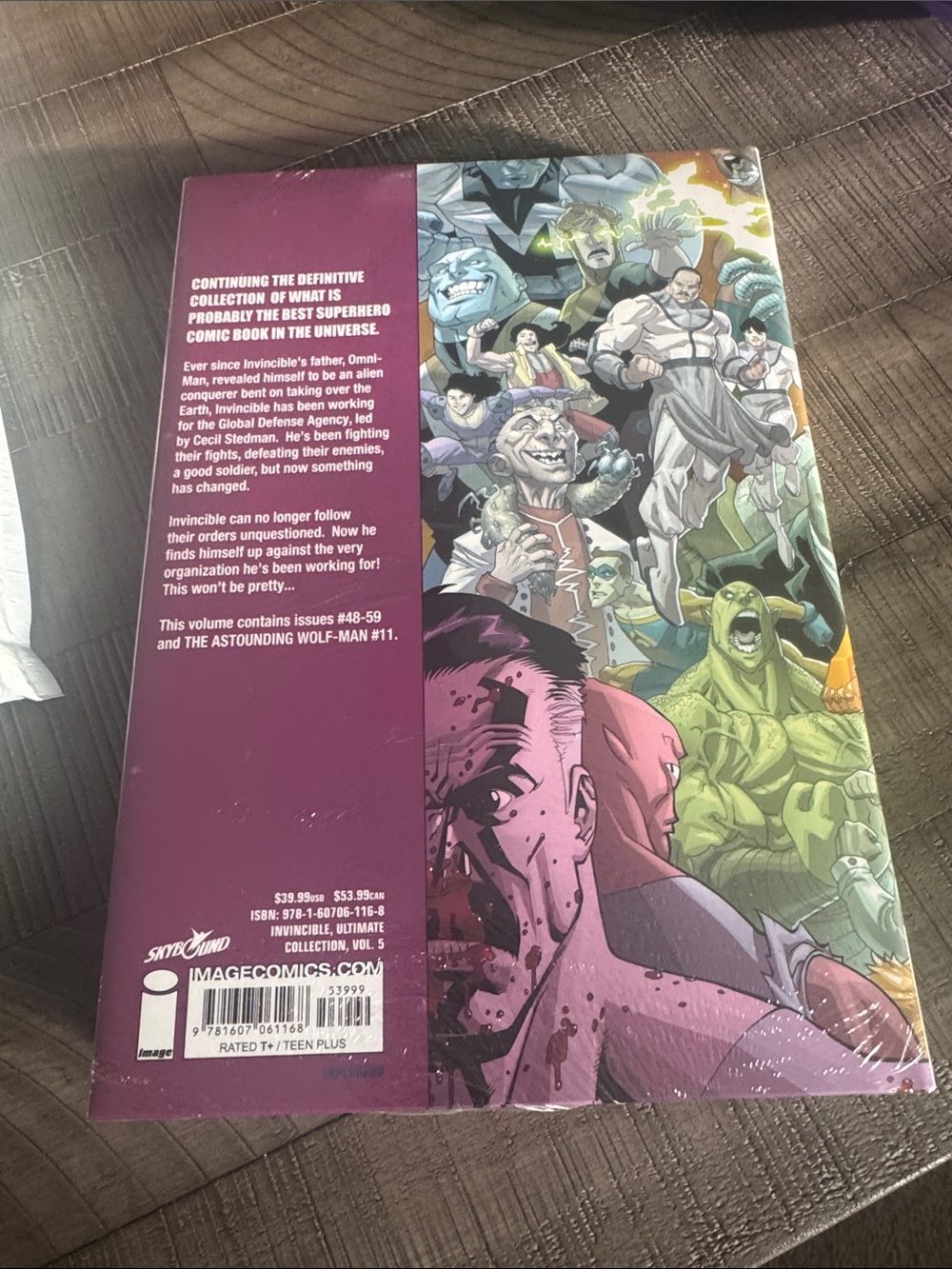 Invincible Ultimate Collection Volume 5 - Comic Book - Picture 2 of 3